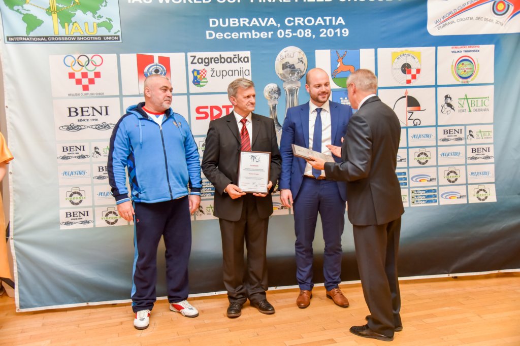 valeryashikminbrankopereglintomislavokroaiperostojnizahvalnice2.jpg